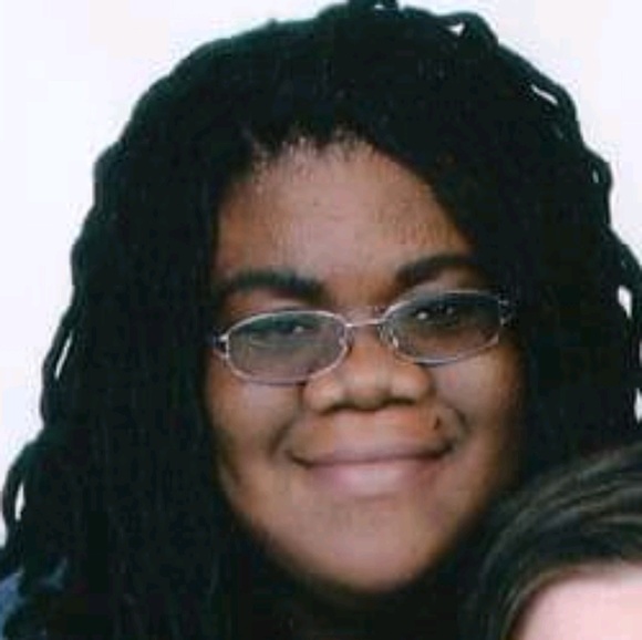 Meet your Posher, Cynthia - Picture 1 of 1